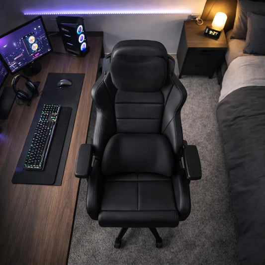 Coussin de chaise gamer installé sur fauteuil gaming, vue du dessus montrant l’assise ergonomique et le maintien lombaire intégré.